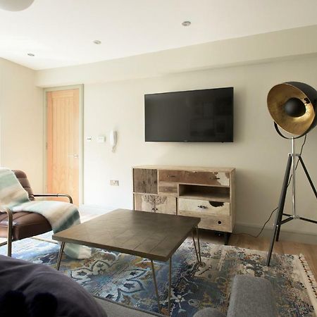Апартаменты The New Bond Street Loft - Modern & Central 1Bdr Лондон Экстерьер фото